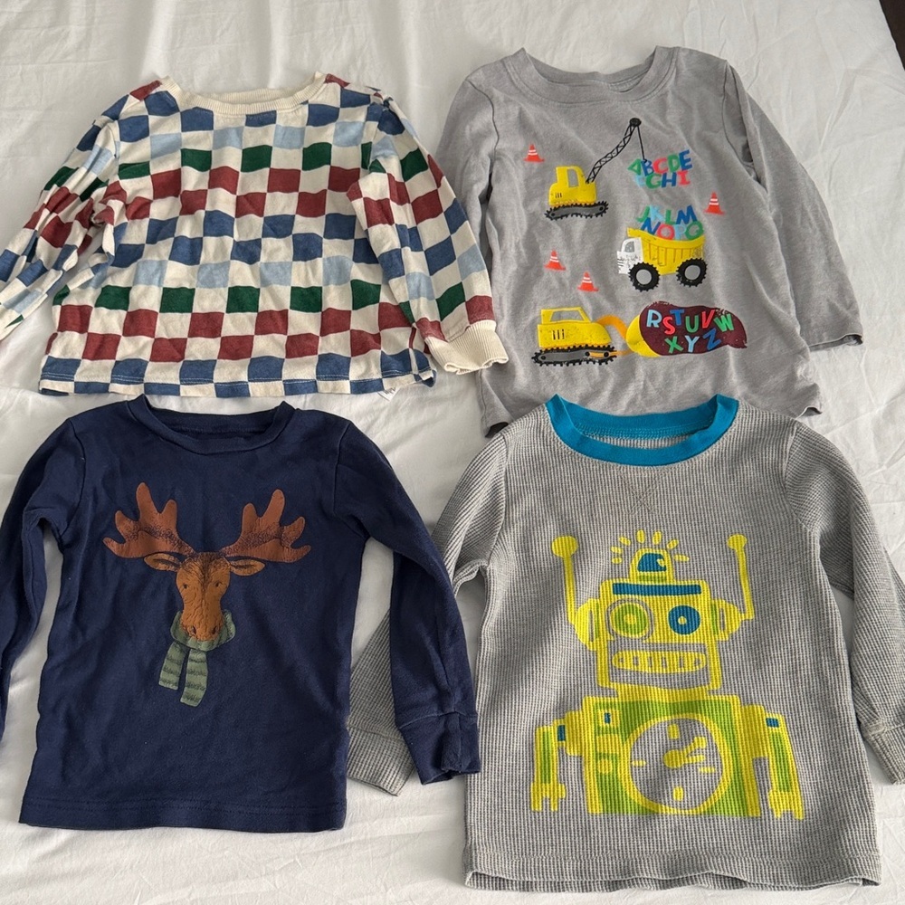 Set of 4 boys 2T shirts bundle